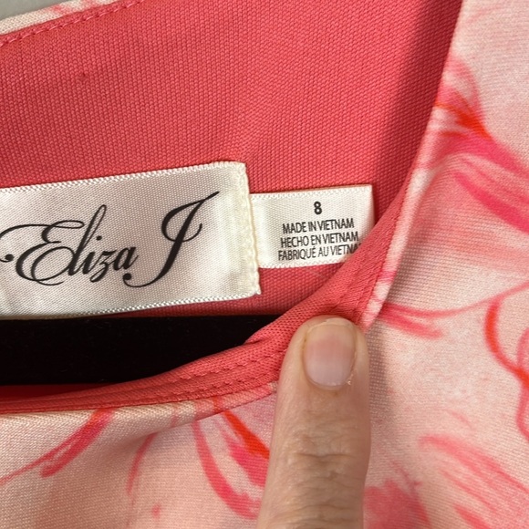 Eliza J NWT Tank Sheath Dress Size 8
Ombré flower design new sheath tank - Picture 6 of 9